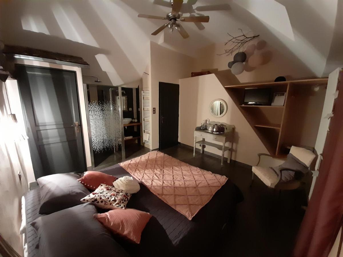 Les Hotes Du Lac, Chambres Et Tables D'Hotes Mandailles  エクステリア 写真