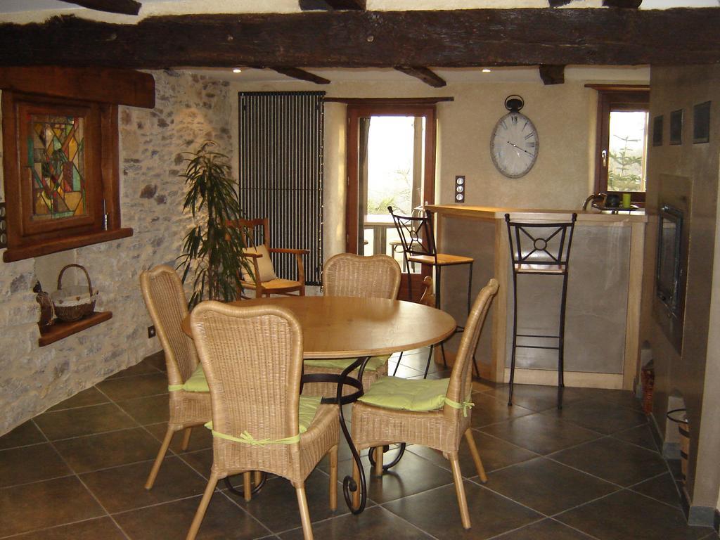 Les Hotes Du Lac, Chambres Et Tables D'Hotes Mandailles  エクステリア 写真