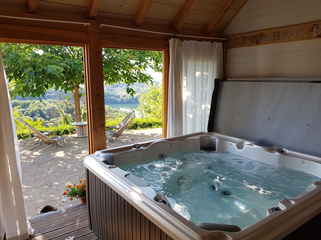 Les Hotes Du Lac, Chambres Et Tables D'Hotes Mandailles  エクステリア 写真